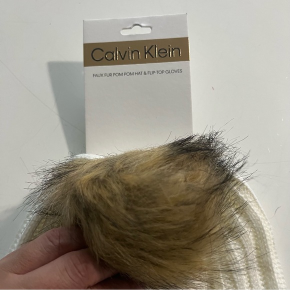 Calvin Klein Pom pom hat and flip-top gloves - Picture 4 of 7